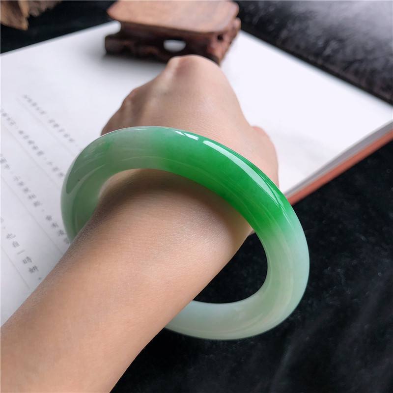 Natural Burmese Jadeite Bracel - Lighting recension och pris
